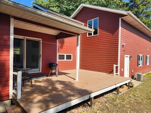 Exterior - Spacious 5BR Family Retreat — Walk to Beach & Downtown South Haven! (South Haven)