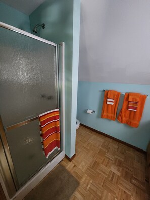 Bathroom - Spacious 5BR Family Retreat — Walk to Beach & Downtown South Haven! (South Haven)