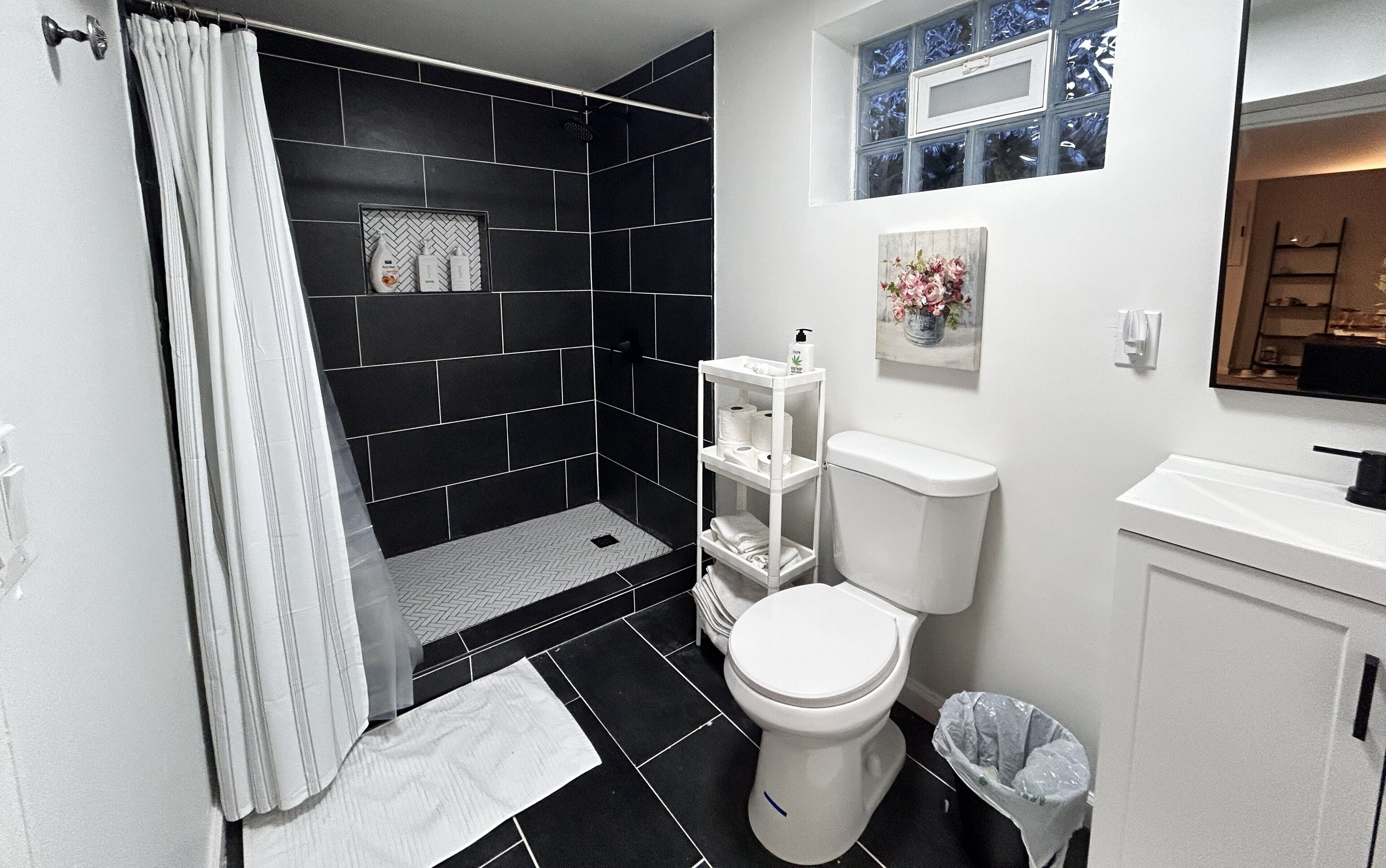 Toalhas de banho, papel higiênico