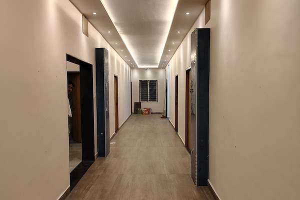 Deluxe Townhome | Living area