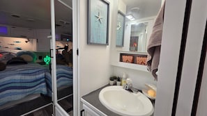 1 habitación, wifi y ropa de cama