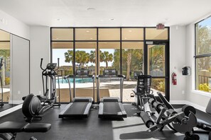 Fitness facility - Spacious home in enchanting Davenport. Great amenities-pool. Near them parks! (Davenport)