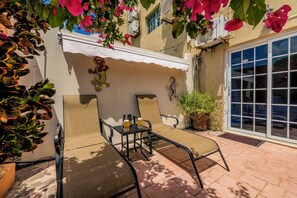 Terrace/patio - 2-bedroom/2 bathroom condo in lovely Palm Beach, Aruba. 10 minute walk to beach (Noord)