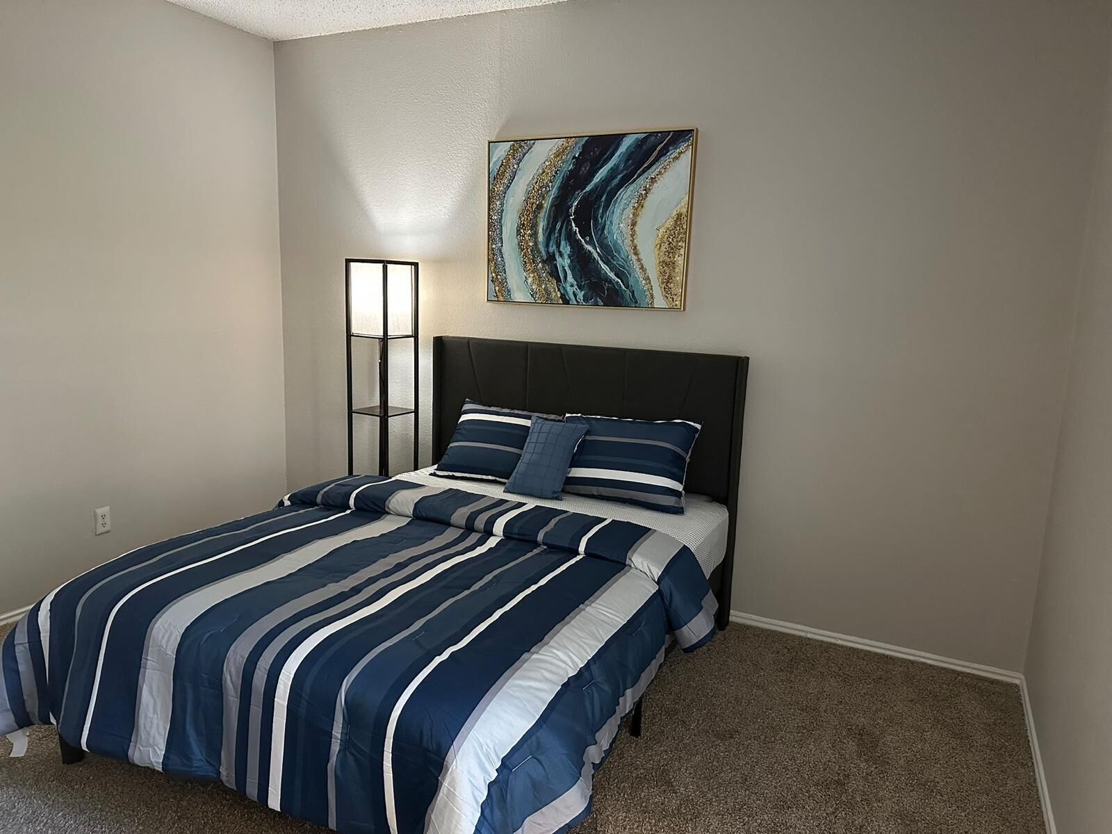 1 室のベッドルーム、アイロン / アイロン台、WiFi (無料)、ベッドシーツ