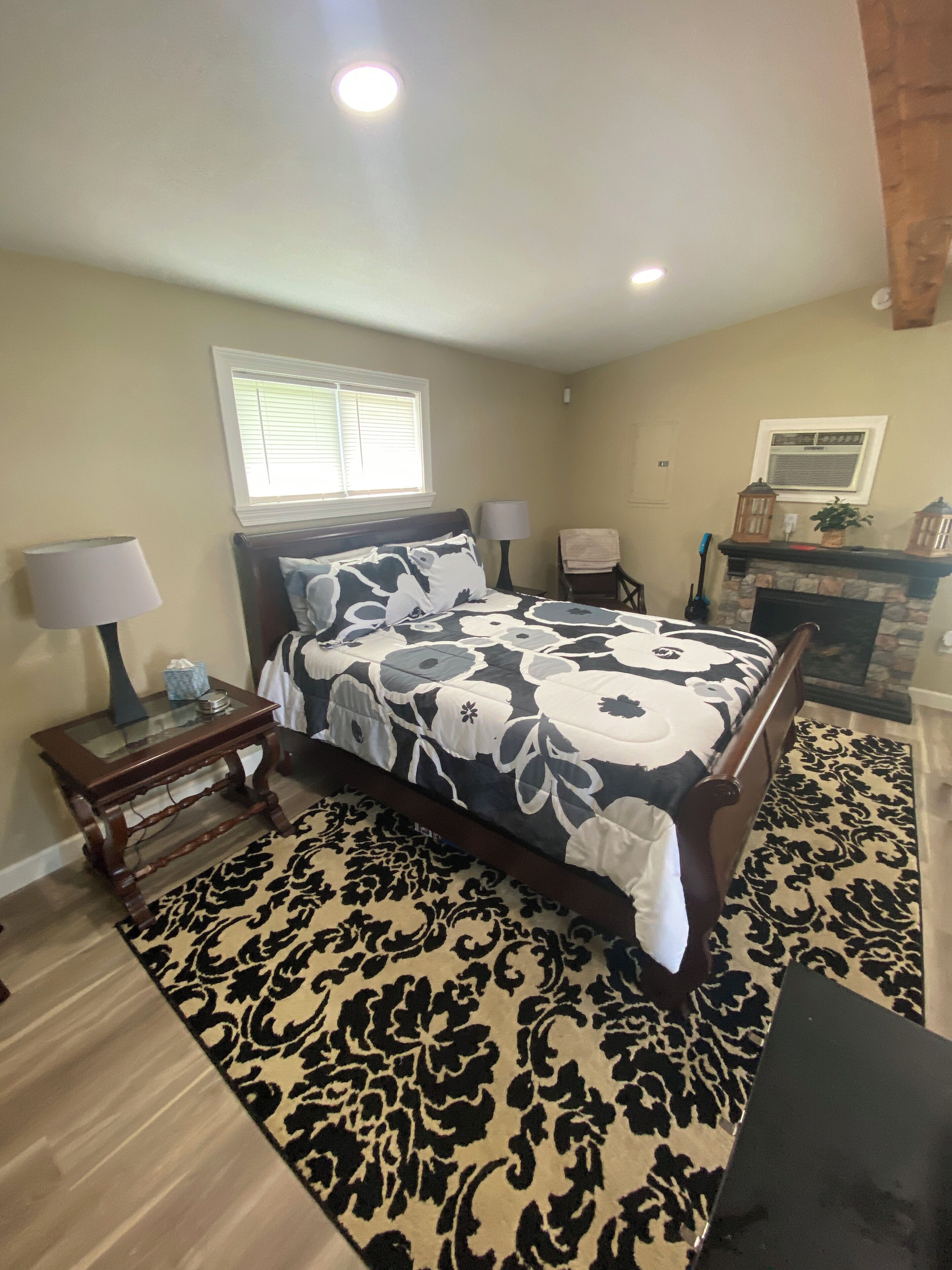 1 habitación, tabla de planchar con plancha, wifi gratis y ropa de cama 