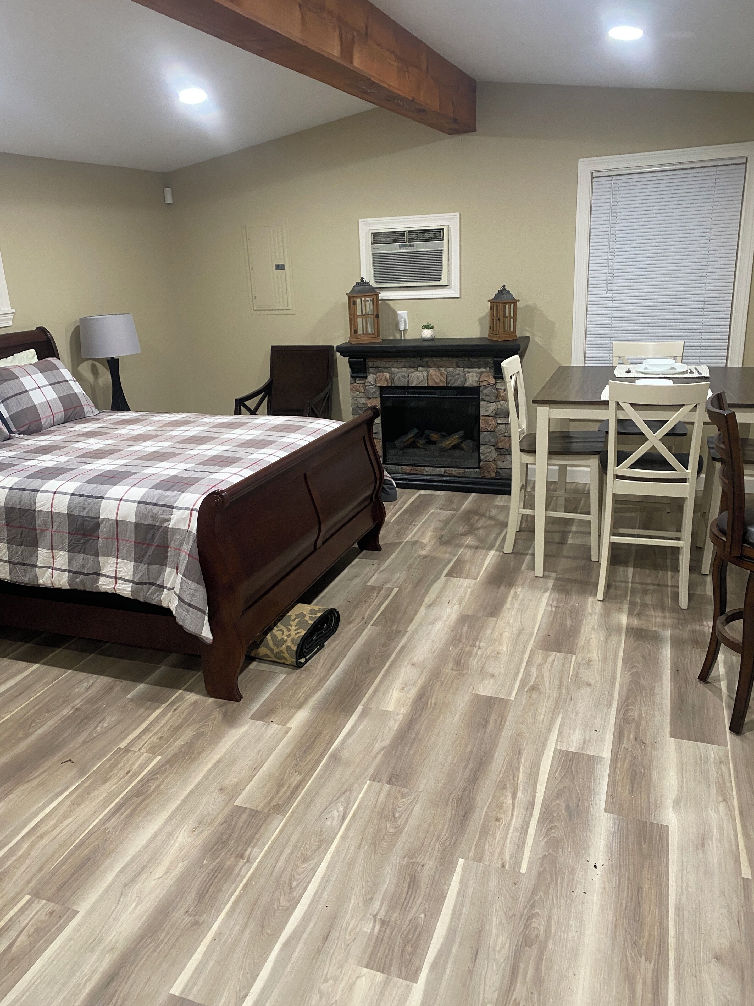 Free WiFi, bed sheets