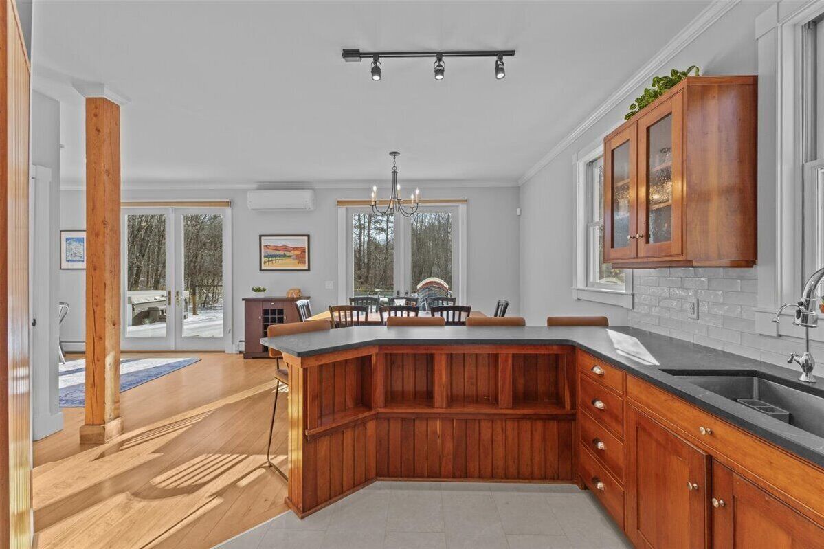 Perfect Stowe Location: 10 Mins To Skiing, Hot Tub - Waterbury Village Historic District, VT
