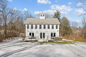 Exterior - Perfect Stowe Location: 10 Mins to Skiing, Hot Tub (Stowe)