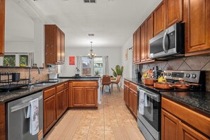 Fridge, microwave, oven, stovetop - Game Room - Massage Chairs - Spacious - 8 King Bds (San Antonio)