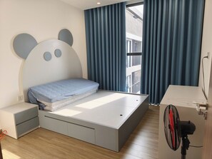 3 bedrooms, iron/ironing board, WiFi, bed sheets