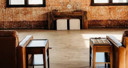 Spacious 3-bedroom loft apartment in downtown Crockett with AC