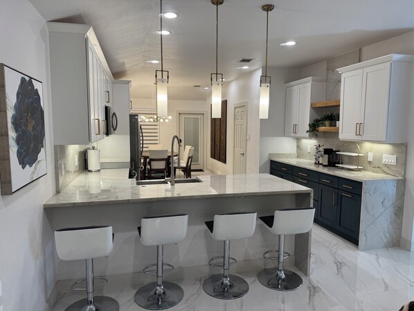 Private kitchen - Modern newly remodeled cozy home in the exclusive Stone Oak area, San Antonio,Tx (San Antonio)