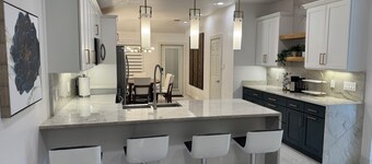 Modern newly remodeled cozy home in the exclusive Stone Oak area, San Antonio,Tx
