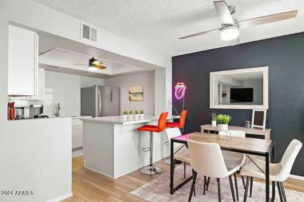 Dining - Modern Scottsdale Condo in the Heart of Old Town: 2 Bedrooms, BBQ, Pool, & more (Scottsdale)