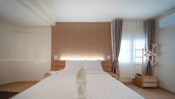 Rom – standard, 1 queensize-seng | Minibar, skrivebord, strykejern/-brett og wi-fi (inkludert)