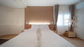 Habitació estàndard, 1 llit de matrimoni | Minibar, escriptori, planxa i posts de planxar i wifi gratuïta