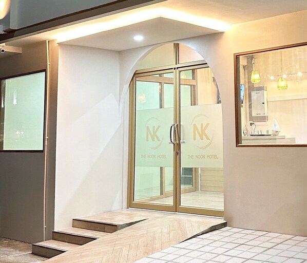 المنشأة من الخارج