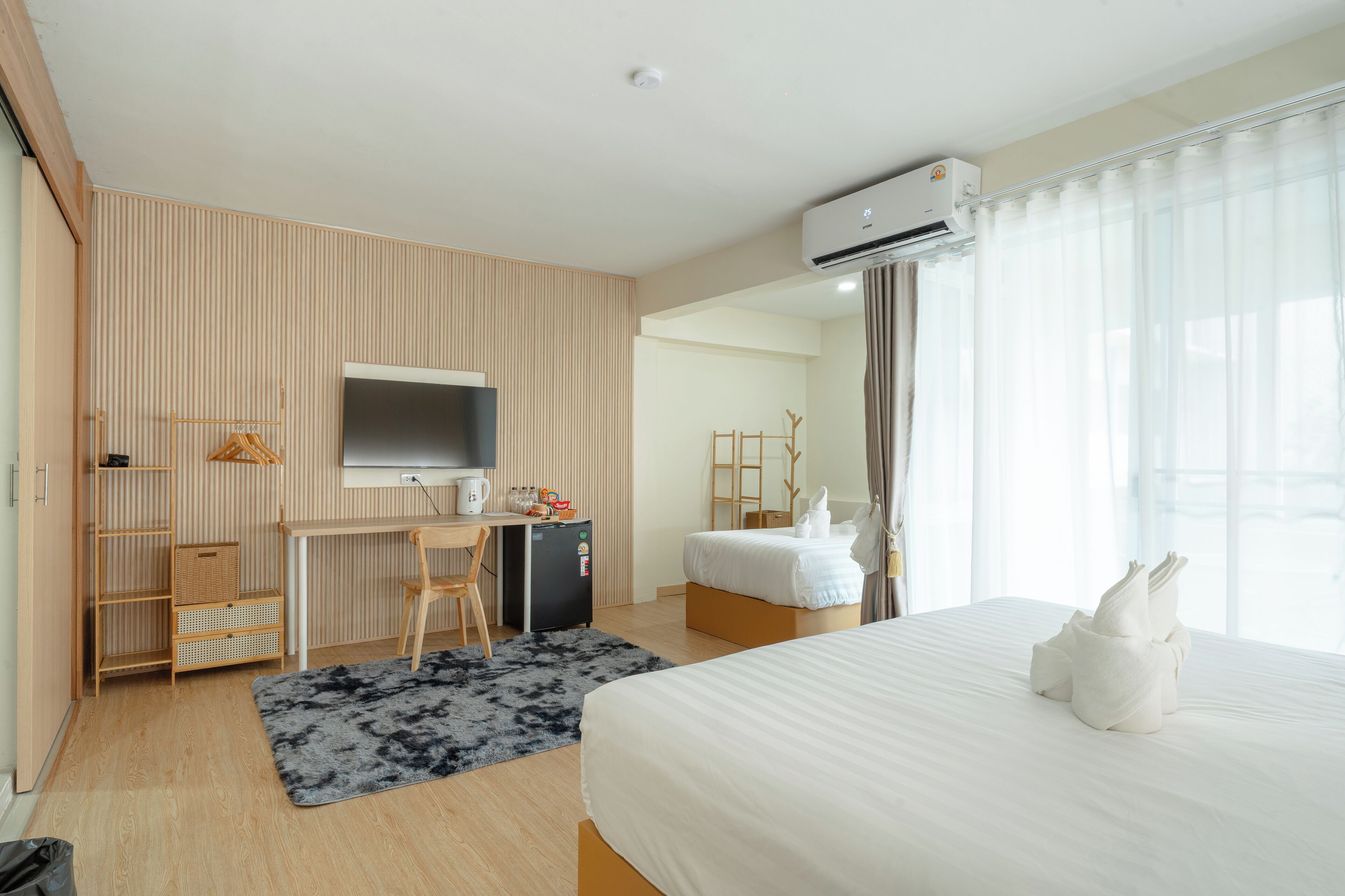 Trippelrum - balkong | Minibar, skrivbord, strykjärn/strykbräda och gratis wi-fi