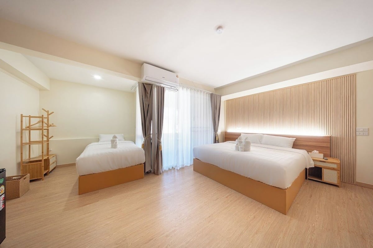 Triple Room, Balcony | Desk, iron/ironing board, free WiFi