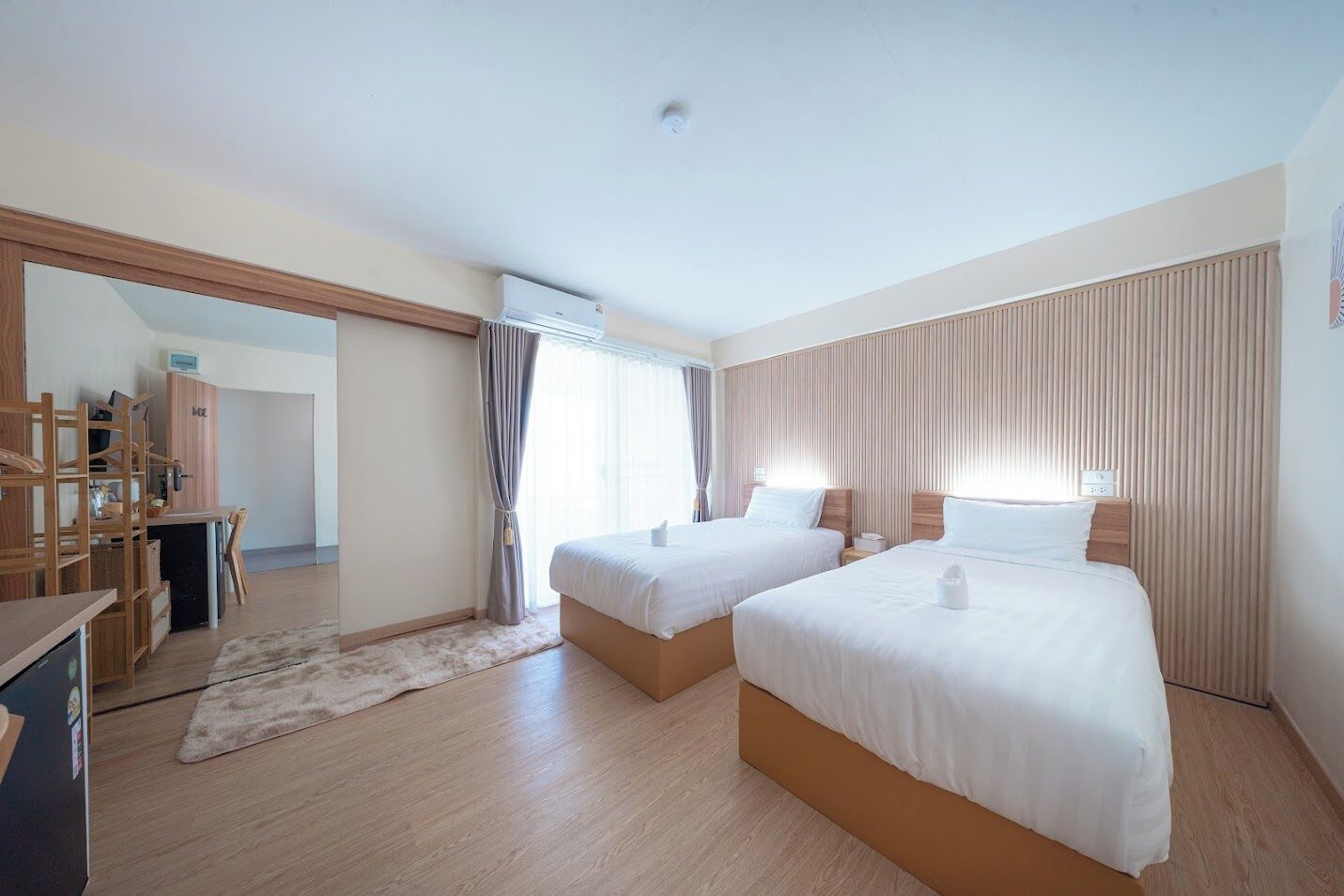 Chambre avec lits jumeaux, balcon | Minibar, bureau, fer et planche à repasser, Wi-Fi gratuit