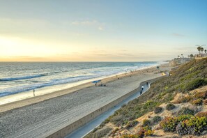 On the beach - Sycamore Haus Estate – Rent All 3 Ocean-View Luxury Condos Steps from Carlsbad State Beach (Carlsbad)