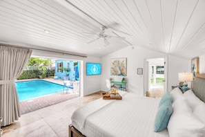Desk, iron/ironing board, free WiFi, bed sheets - Heated Pool / Las Olas / Victoria Park / Near Beach / Escapism at its finest / Mermaid Key (Fort Lauderdale)