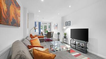 Family House, Patio | Living area | 47-inch Smart TV with digital channels, Netflix, streaming services