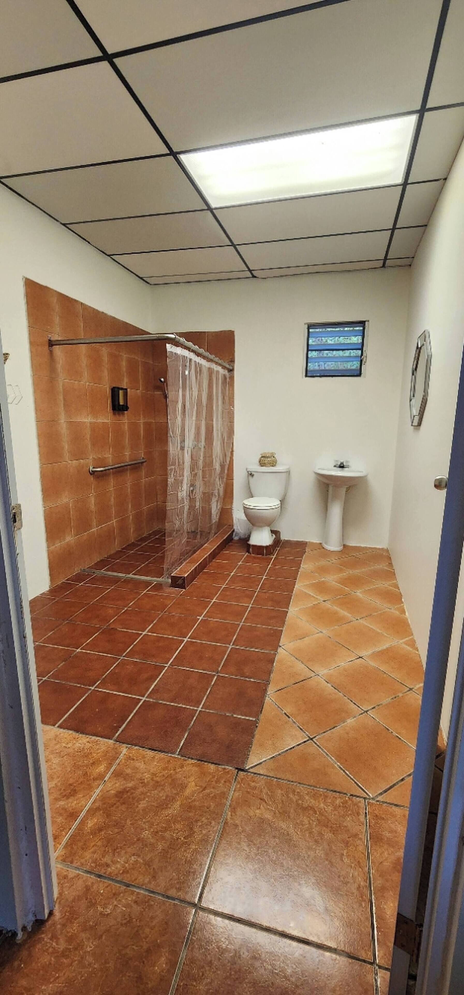 Room, 1 Bedroom, Accessible, Balcony | Bathroom