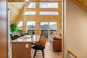 Interior - Mtn Views · Movie Theater · Games · Hot Tub · Pets (Sevierville)
