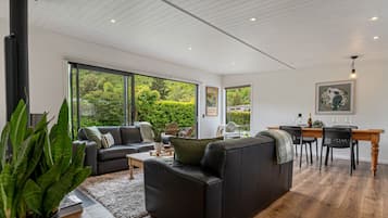 TV, fireplace, stereo