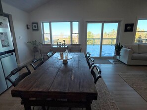 Dining - 2T Bethlehem Retreat with Stunning Sunset Views, firepit, foosball (Bethlehem)