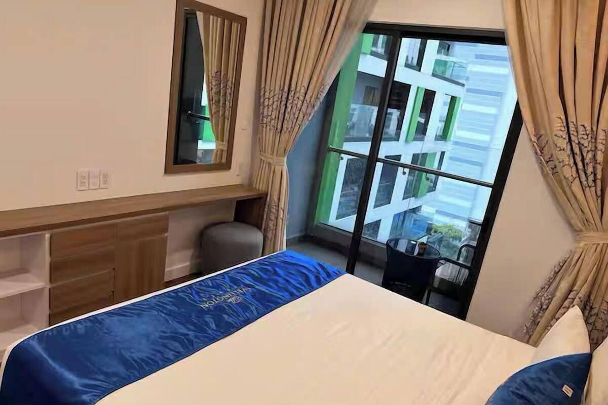 Suite presidencial, 2 habitaciones, Acceso al salón del club, vistas a la ciudad | Sábanas de algodón egipcio y ropa de cama de alta calidad