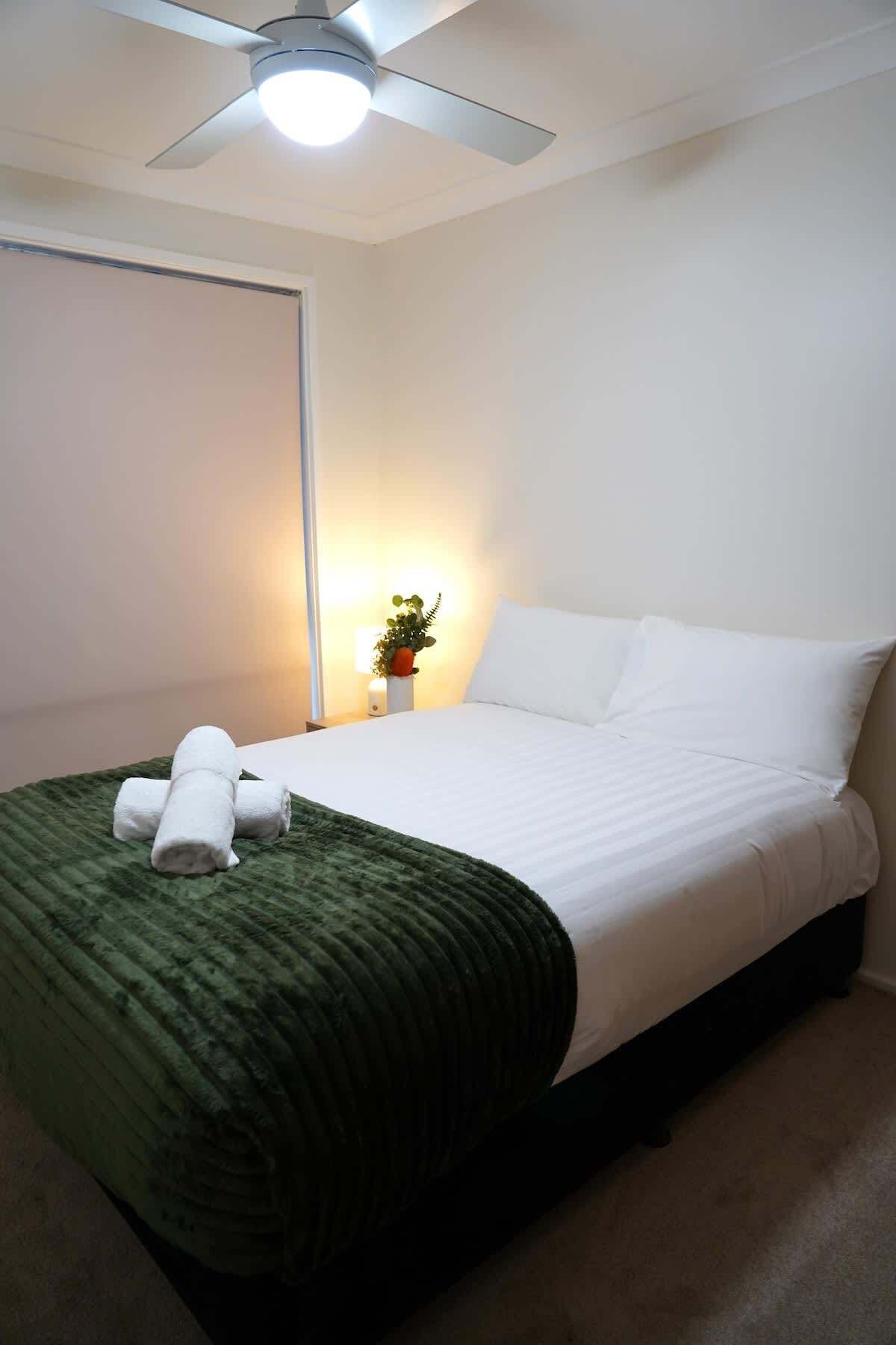 Iron/ironing board, free WiFi, bed sheets