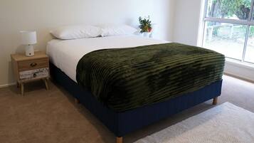3 bedrooms, iron/ironing board, free WiFi, bed sheets