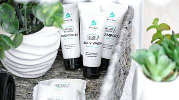 Dusche, Haartrockner, Handtücher, Seife