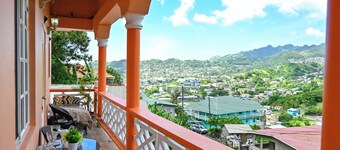 Cozy 2-bedroom apartment in charming Kingstown with AC