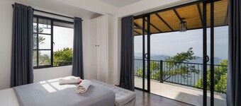 Garfield Villa by TONIK