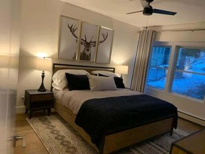 2 bedrooms, iron/ironing board, travel cot, free WiFi - Ski, Bike, Golf & Chill – Poolside Gem Awaits! (Park City)