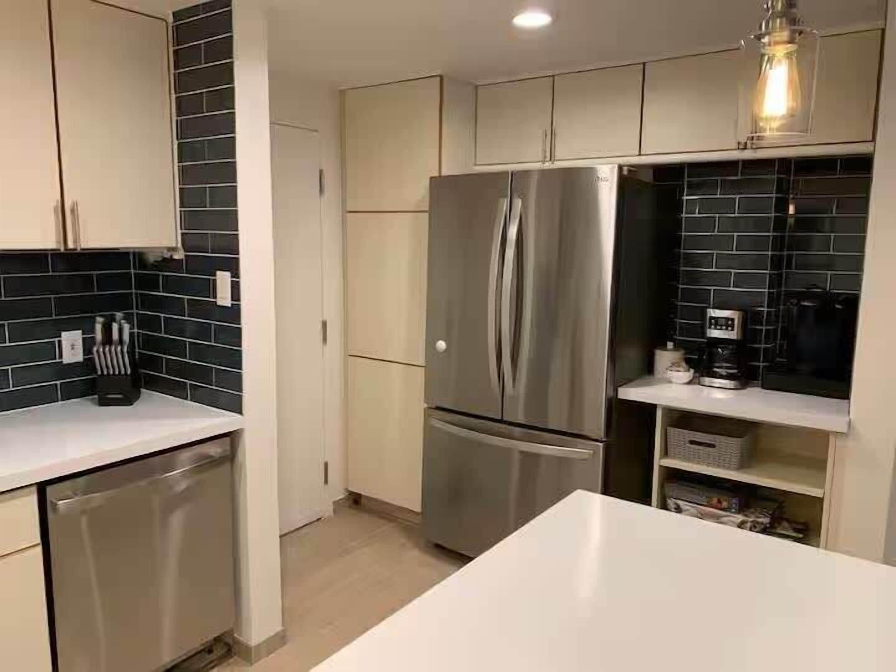 Geladeira, micro-ondas, fogão, cooktop