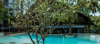 Condo Near Beach Rooftop Pool C252