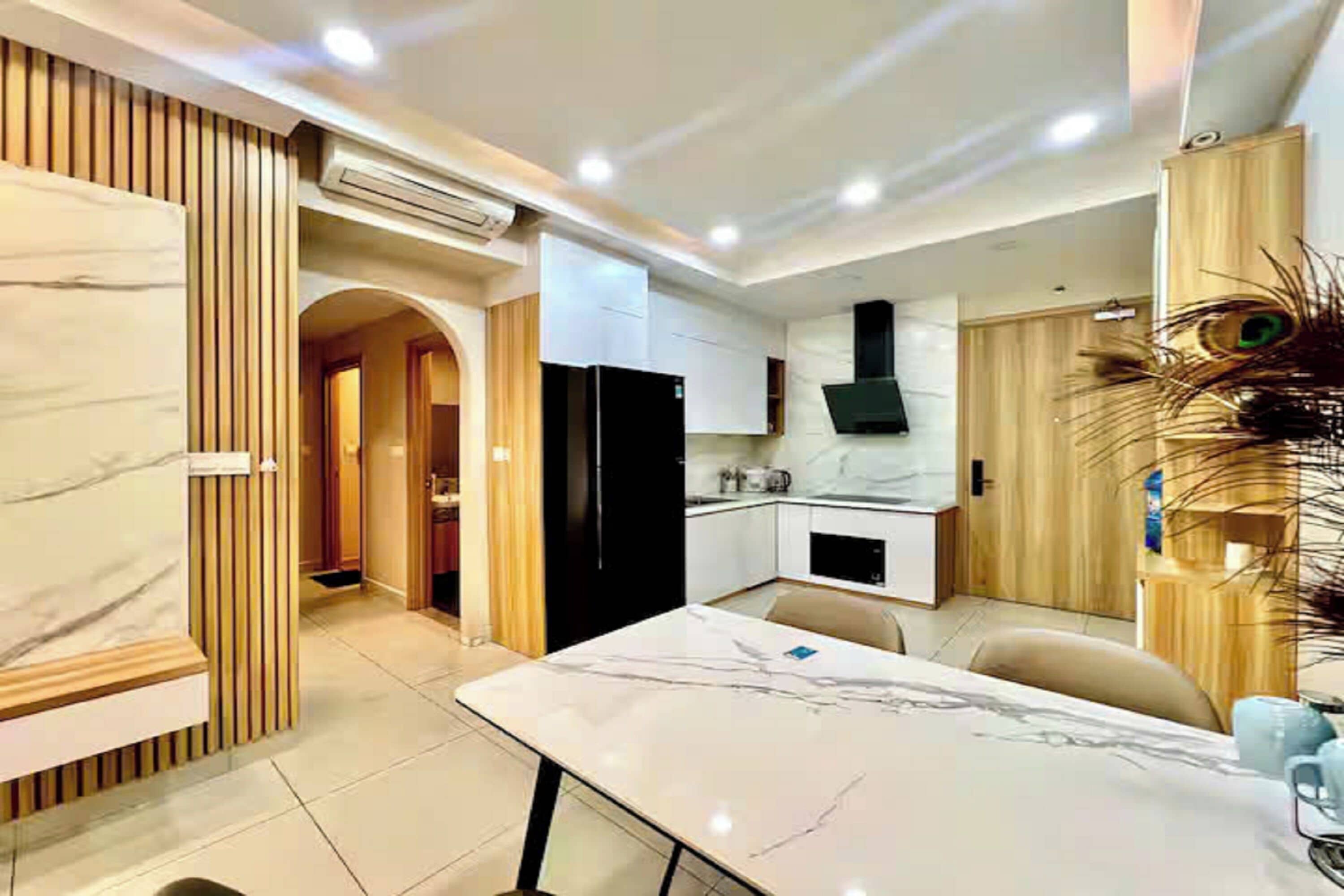 Suite presidencial, 2 habitaciones, con acceso al salón lounge del club, vista a la ciudad | Sábanas de algodón egipcio, ropa de cama de alta calidad y edredón 