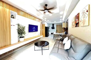 Presidential Suite, 2 Bedrooms, Club lounge access, City View | Egyptian cotton sheets, premium bedding, down duvets - Sai Gon Airport Newton Luxstay Residence (Phu Nhuan)