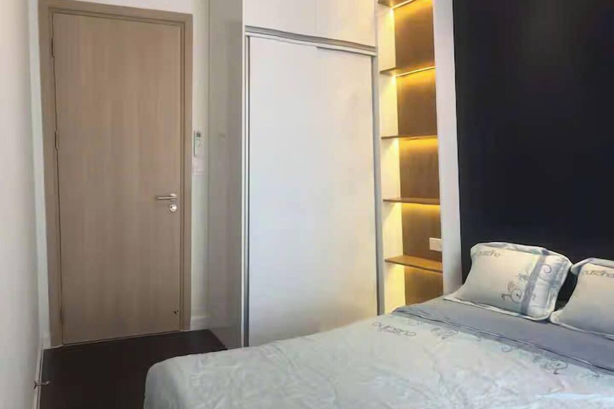 Suite presidencial, 2 habitaciones, con acceso al salón lounge del club, vista a la ciudad | Sábanas de algodón egipcio, ropa de cama de alta calidad y edredón