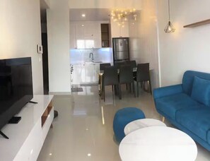 Suite Presidensial, 2 kamar tidur, Akses Club Lounge, pemandangan kota | Area keluarga | Smart TV 65-inci dengan saluran TV kabel, perapian, dan Netflix
