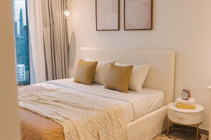 Suite Royal, 1 habitación, con acceso al salón lounge del club, vista a la ciudad | Sábanas de algodón egipcio, ropa de cama de alta calidad y edredón 