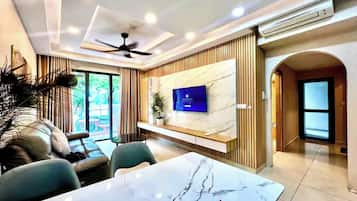 Suite Présidentielle, 2 chambres, accÚs au salon club, vue ville