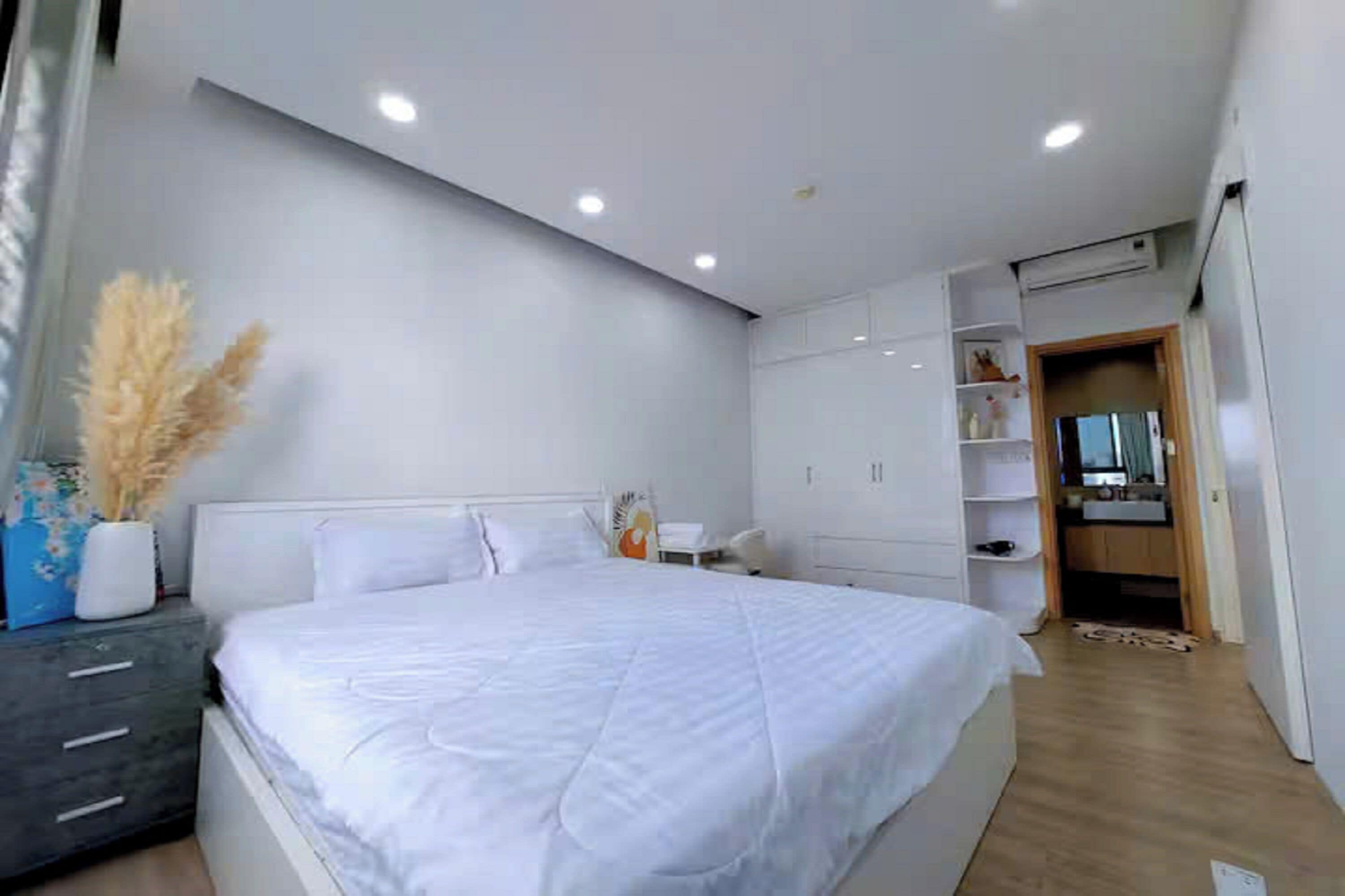 Royal Suite, 1 Bedroom, Club lounge access, City View | Egyptian cotton sheets, premium bedding, down duvets