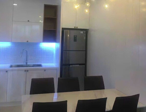 Presidential Suite, 2 Bedrooms, Club Lounge Access, City View | In-room dining