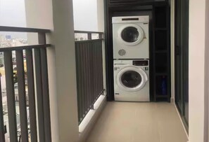 Familien-Suite, 3 Schlafzimmer, Zutritt zur Club Lounge, Stadtblick | Bettwäsche aus ägyptischer Baumwolle, hochwertige Bettwaren