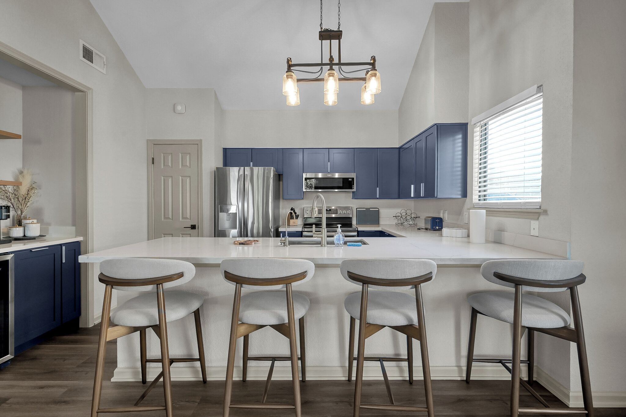 Kylskåp, mikrovågsugn, ugn och spishäll